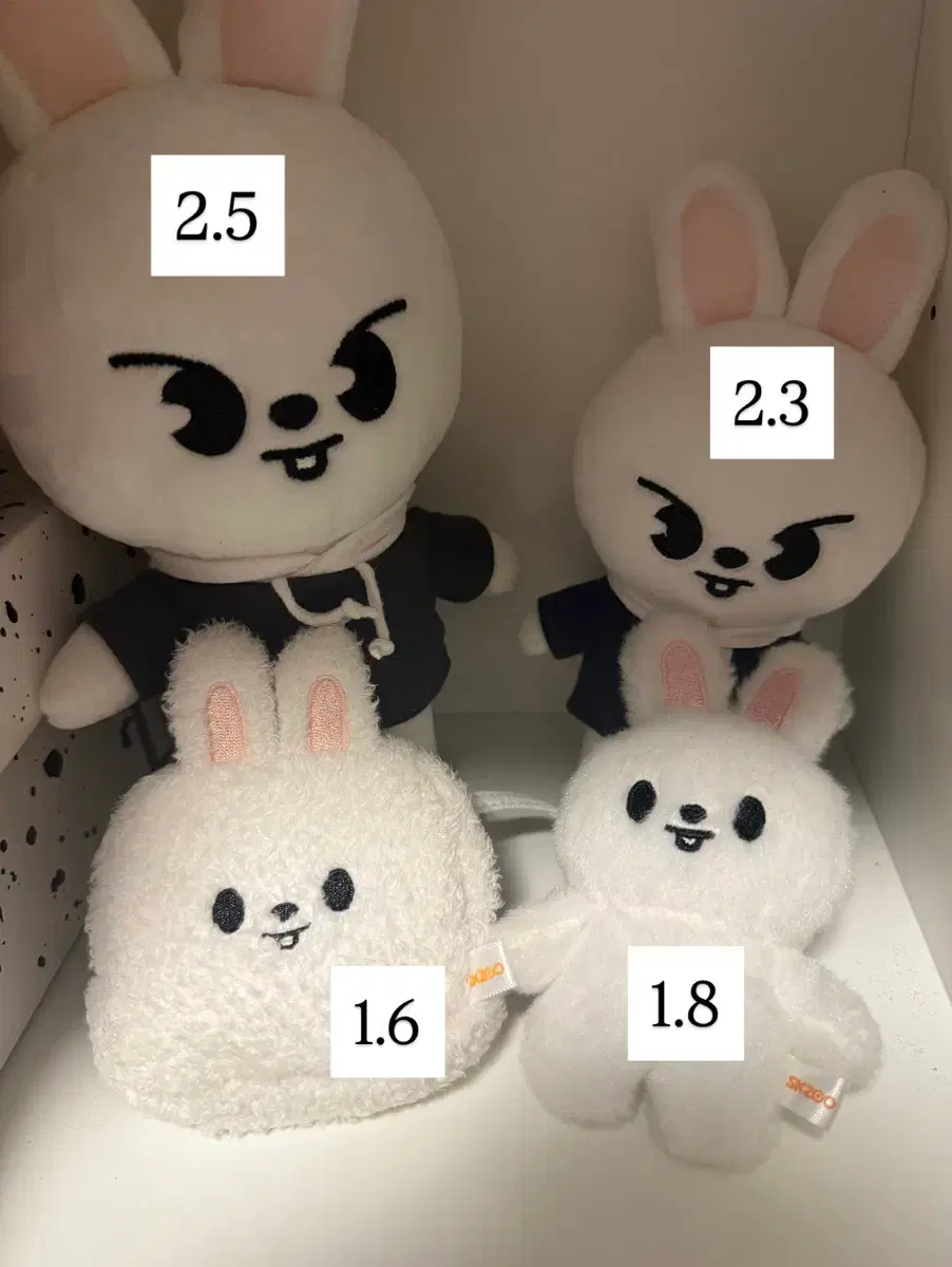 https://media.bunjang.co.kr/product/411608911_1_1780242485_w{res}.jpg